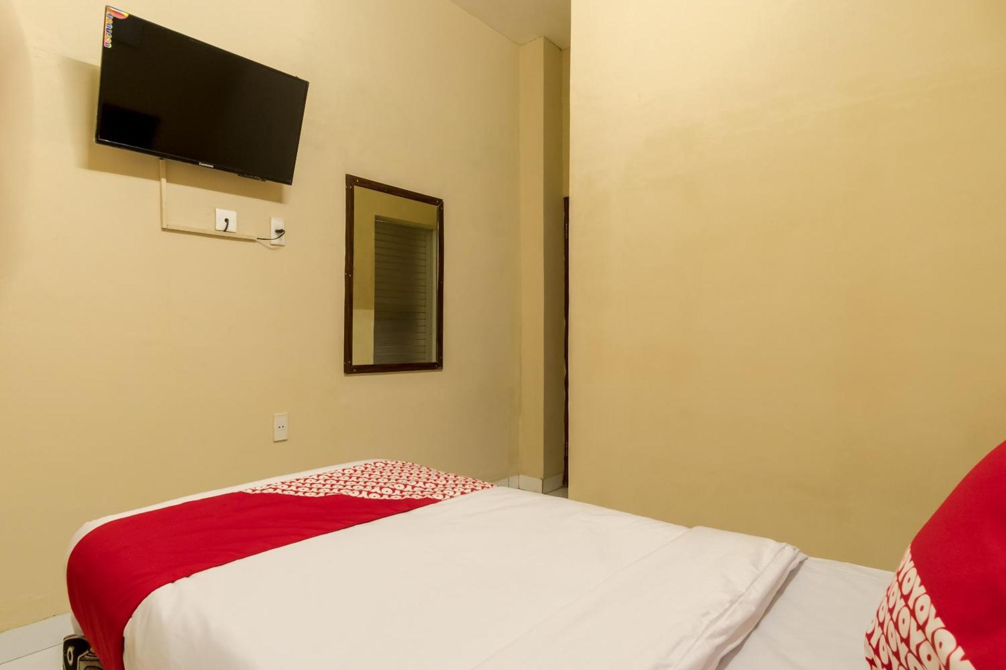 Capital O 615 Residence Puri Hotel Syariah Medan Exterior foto